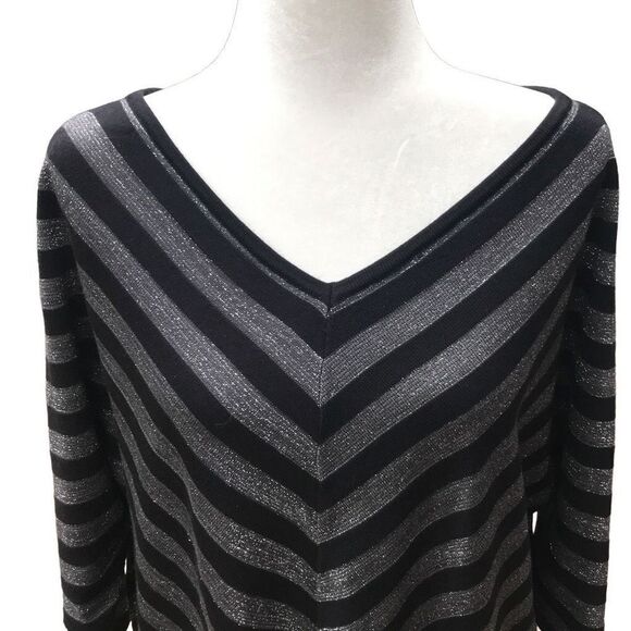 Carmen Marc Valvo Women's Black & Silver Metallic Chevron Long Sleeve Sweater 1X - Picture 2 of 8